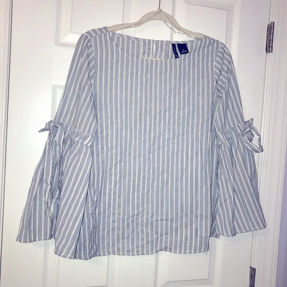 New direction size medium top - Picture 1 of 2